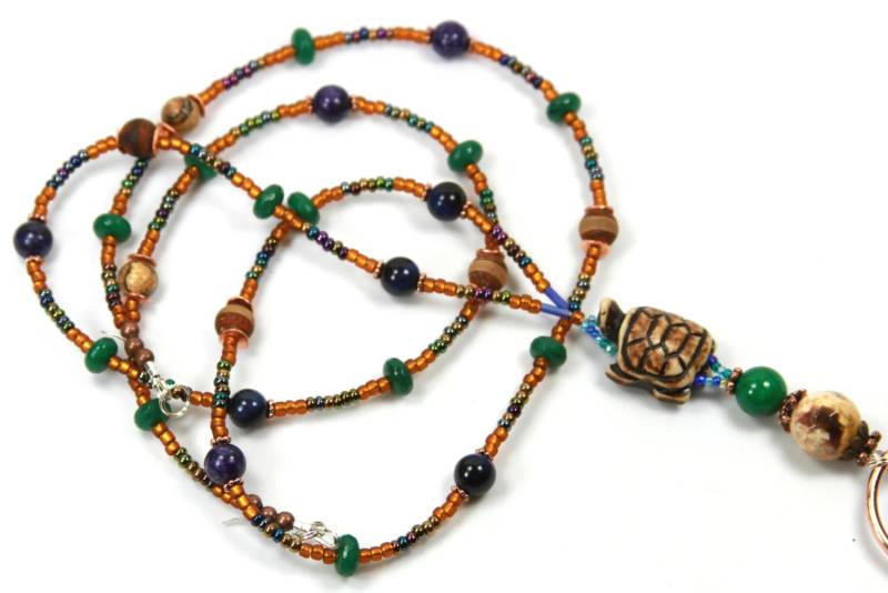 Schildkröte - Perlen Badge Holder, Plakettenhalter Braun Schildkröte, Turtle Schlüsselband von NineGemsInspirations