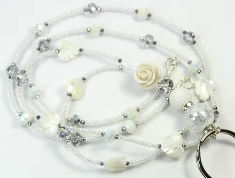 Weiße Rosen - Perlen Plakettenhalter, Schlüsselband, Plakettenhalter Weiße Rosen, Kordel von NineGemsInspirations