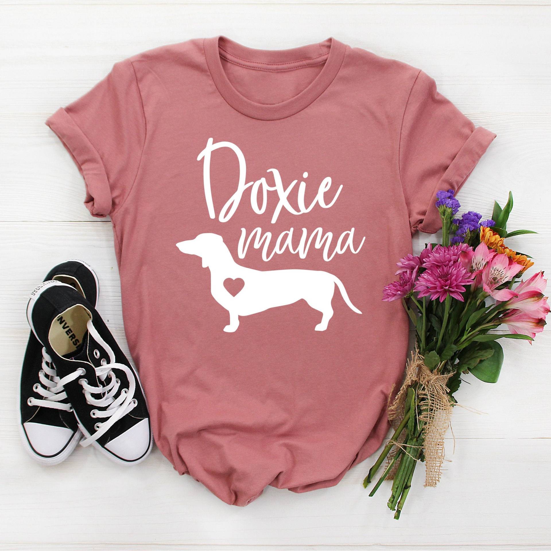 Doxie Mama Shirt, Dackel Daschund Besitzer Geschenk, Wurst Hundeliebhaber, Weiner Hunde Geschenke, Doxie, Dackels, Frauen T-Shirt Doxie Mama Shirt, Dackel Daschund Besitzer Geschenk, Wurst Hundeliebhaber, Weiner Hunde Geschenke, Doxie, Dackels, Frauen T-Shirt von NineToNone