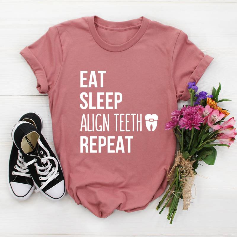 Kieferorthopäde Geschenk, Essen Schlaf Ausrichten Zähne Wiederholen, Lustige Kieferorthopädie Shirt, Geschenk Für Kieferorthopäden von NineToNone