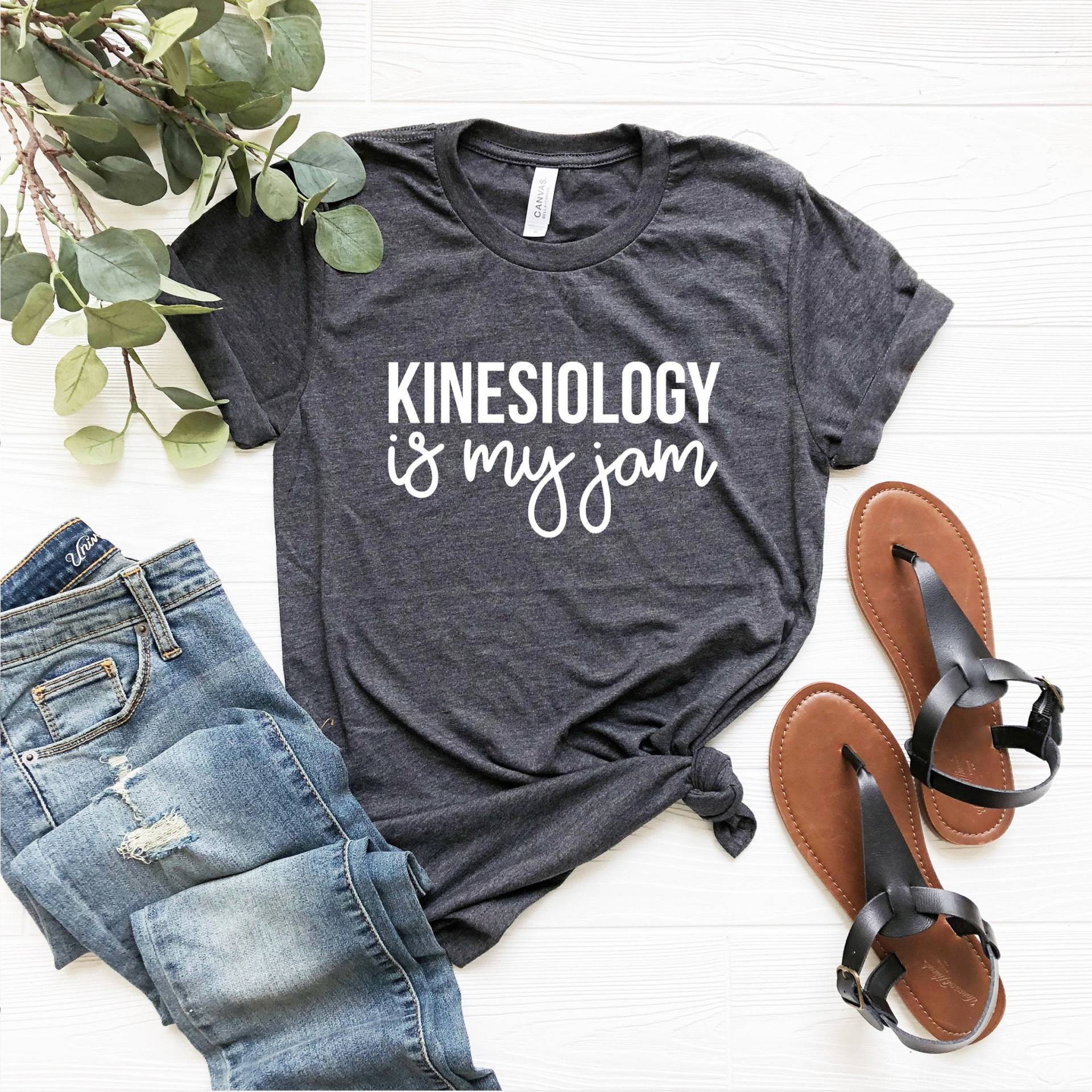 Kinesiologie-T-Shirt, Kinesiologie-Geschenke, Kinesiologie-Abschlussgeschenk Kinesiologie Ist Mein Jam Kinesiologie-Grad-Shirt, Lustige von NineToNone