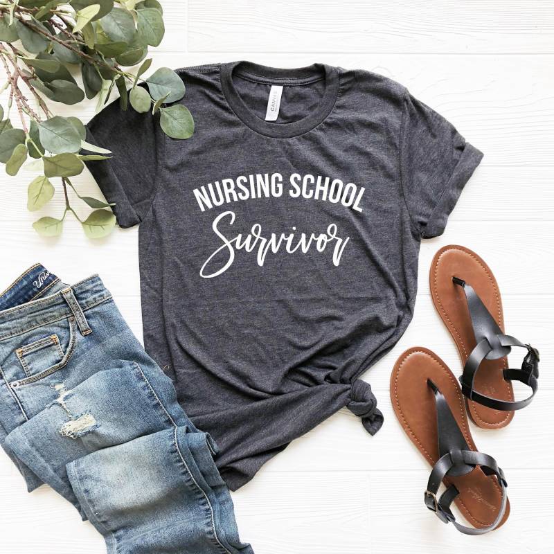 Pflegeschul-Survivor-Shirt, Krankenschwester-Shirt, Krankenpflege-student, Er, Arbeit Und Lieferung, Rn, Nicu, Bsn-Abschlussgeschenke Für von NineToNone