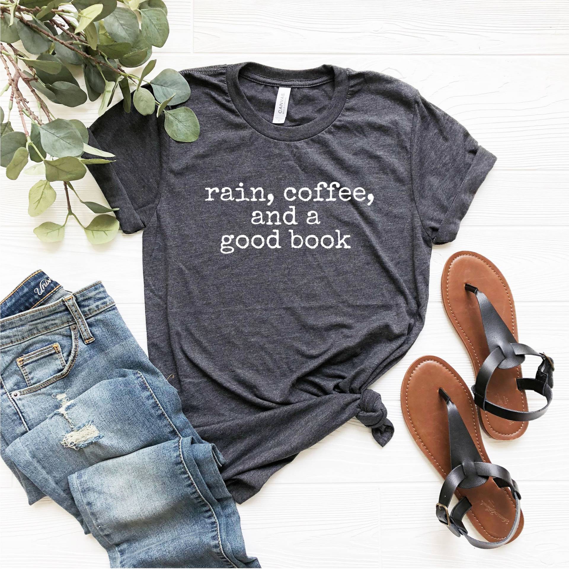 Regen, Kaffee, Und Ein Gutes Buch Tshirt Kaffee Shirt Liebhaber Geschenk Für Leser Lese Frauen Bücherwurm Süßes Regen, Kaffee, Und Ein Gutes Buch Tshirt Kaffee Shirt Liebhaber Geschenk Für Leser Lese Frauen Bücherwurm Süßes von NineToNone