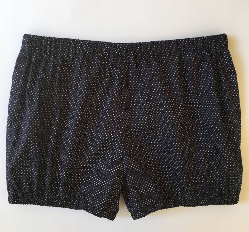 Yogashorts Iyengar Yoga-Schwarz Mit Weissen Punkten-Yogabloomer Shorts-strand von NinesYogaShorts