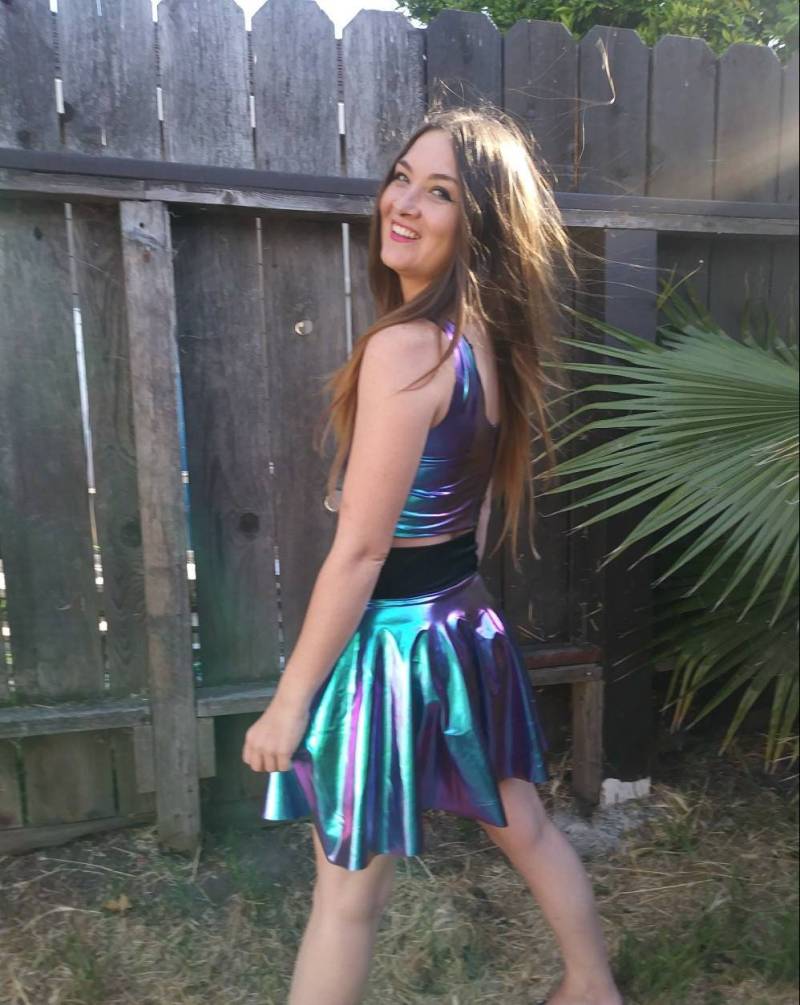 Shimery Glänzend Iradecent Kreis Rock Mit Passenden Crop Top von Nineteen78Boutique