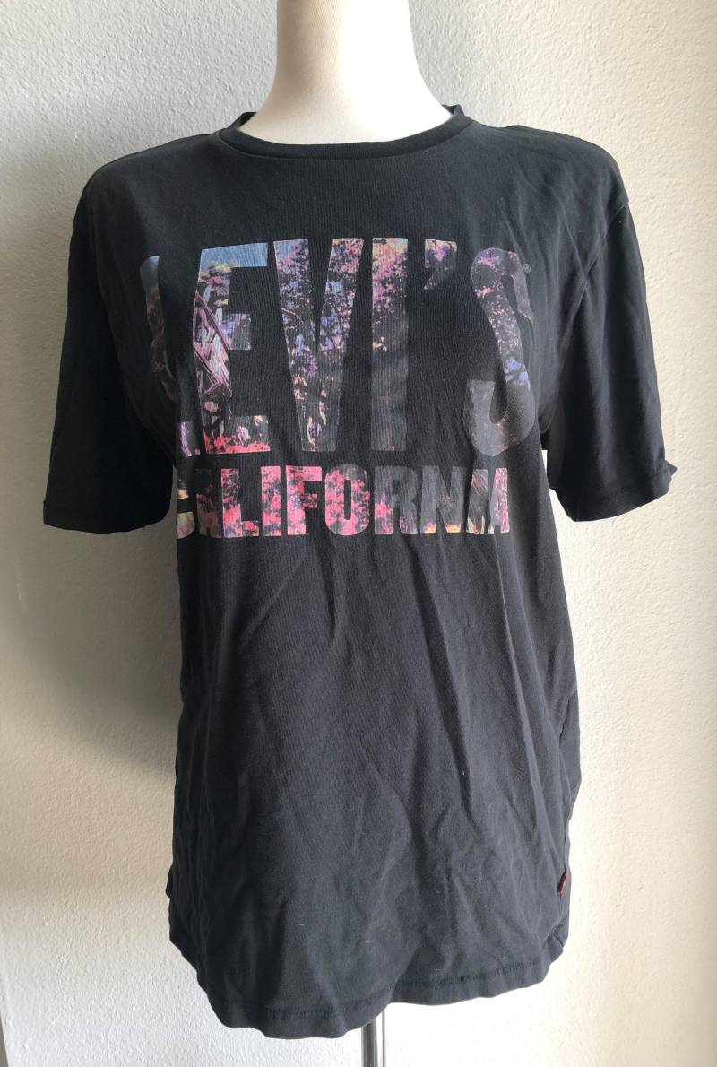 Jahrgang 1980 Levi California T-Shirt - Super Soft Anpassbare Jahrgang 1980 Levi California T-Shirt - Super Soft Anpassbare von NineteesCo