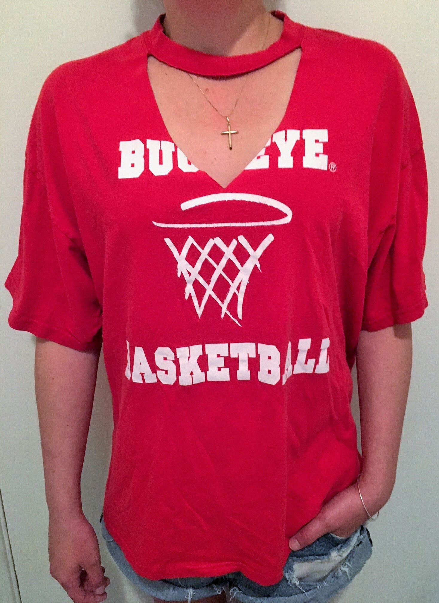Jahrgang Osu Buckeyes Basketball Nuthouse Halsband Hals V Neck T-Shirt - Super Soft Ohio Zustand Gehen Buckeyes Jahrgang Osu Buckeyes Basketball Nuthouse Halsband Hals V Neck T-Shirt - Super Soft Ohio Zustand Gehen Buckeyes von NineteesCo
