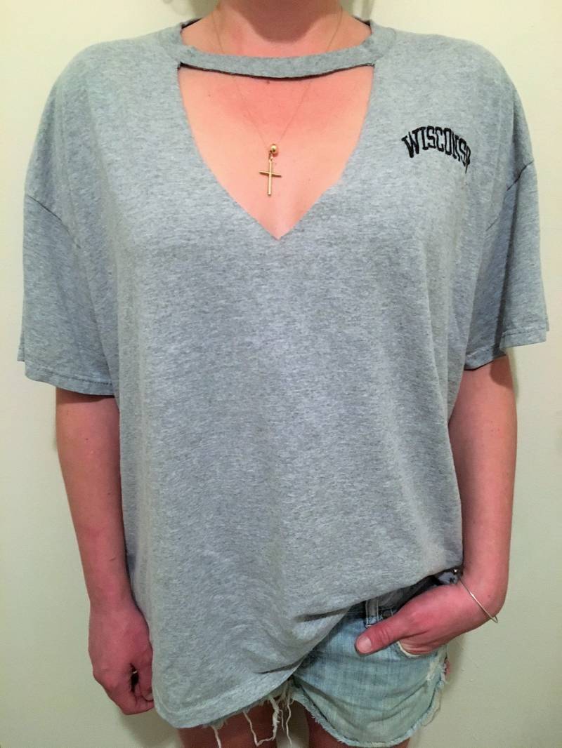 Jahrgang Universität Von Wisconsin Halsband Hals V-Ausschnitt Bestickten Weiche T-Shirt-Gehen Dachse von NineteesCo