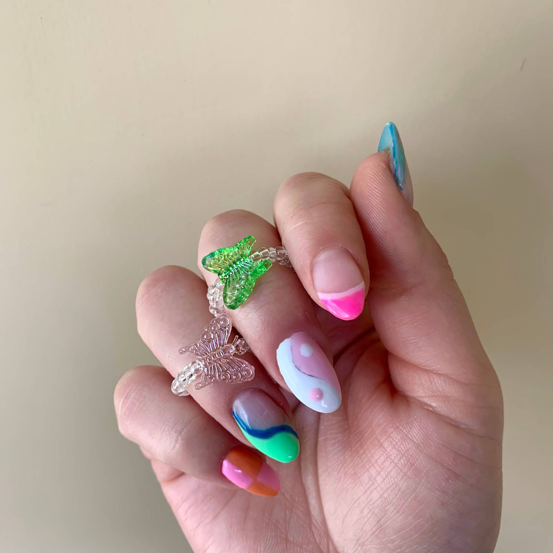 Schmetterling Perlen Stretch Ring - Stapelbare Ring-Bunte Ring-Jeden Tag Ringe-Sommer Ringe-Geschenke Für Sie Schmetterling Perlen Stretch Ring - Stapelbare Ring-Bunte Ring-Jeden Tag Ringe-Sommer Ringe-Geschenke Für Sie von Ninety3officialx