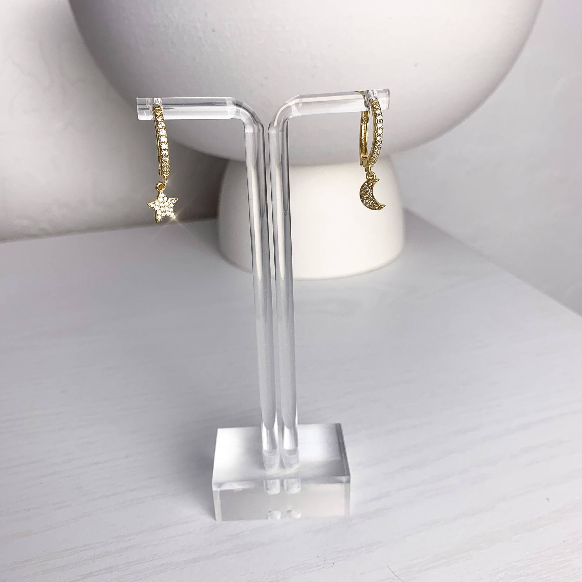 stern Und Mond Ohrringe - Gold Zierliche Ohrringe-Huggie Creolen Ohrringe-Mismatch Ohrringe-Geschenke Für Sie stern Und Mond Ohrringe - Gold Zierliche Ohrringe-Huggie Creolen Ohrringe-Mismatch Ohrringe-Geschenke Für Sie von Ninety3officialx
