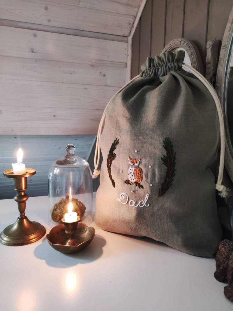 Woodland Kordelzug Leinensack Mit Hand Bestickter Eule/Wiederverwendbarer Leinenbeutel Leinenspielzeug-Aufbewahrungstasche von NinisAndFamily