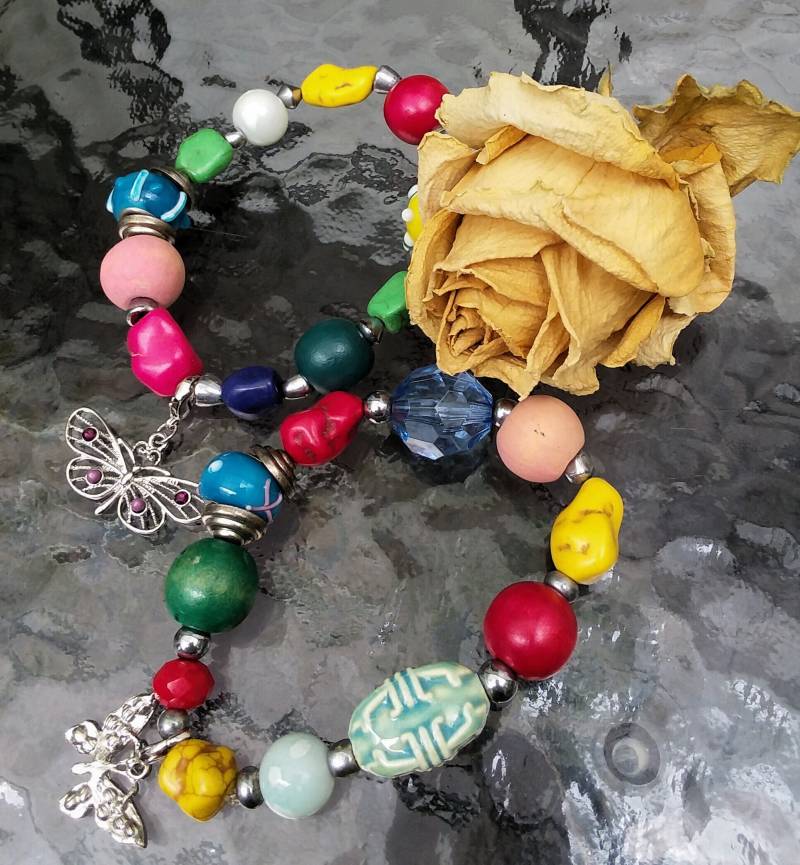 Boho, Chunky, Perlen, Multicolored & Silver Stretch Armband Set ... 2 Armbänder Verschiedene Perlen Schmetterlingssilber Charms-Sb20 Boho, Chunky, Perlen, Multicolored & Silver Stretch Armband Set ... 2 Armbänder Verschiedene Perlen Schmetterlingssilber Charms-Sb20 von NinsWildCreations
