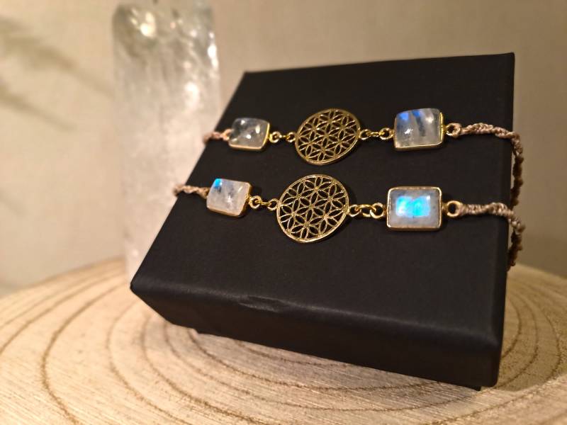 Armband Blume Des Lebens Mit Mondstein Und Messingperlen Makramee Freundschaftsarmbänder von NippesCraft
