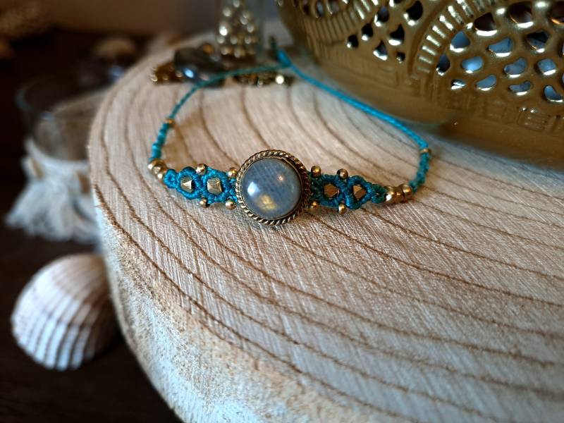 Armband Mit Labradorit Und Messingperlen Makramee von NippesCraft