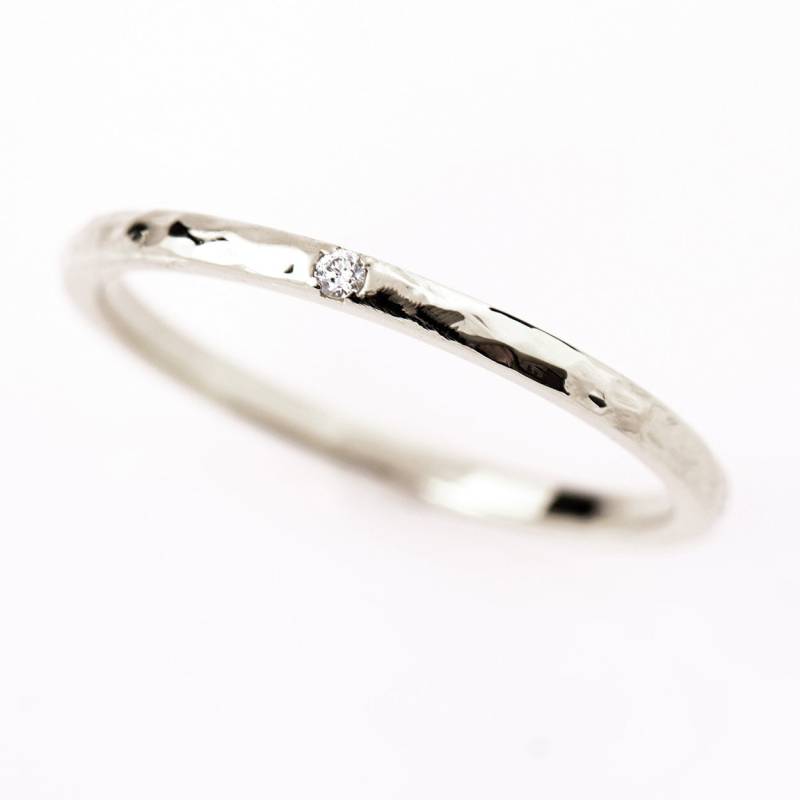1.5 Mm Gehämmerter Strukturierter Ring, Einzelner Diamantring, 14K/18K Weißgold, Stapeldiamantband, Kleiner Dünner Ehering von NirOliva