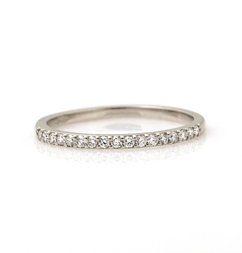 1.5 Mm Pave Stack Ring, 14K/18K Weißgold, Eternity Diamant Diamanten Ehering, Halbe Ewigkeit, Diamant, Jubiläum von NirOliva