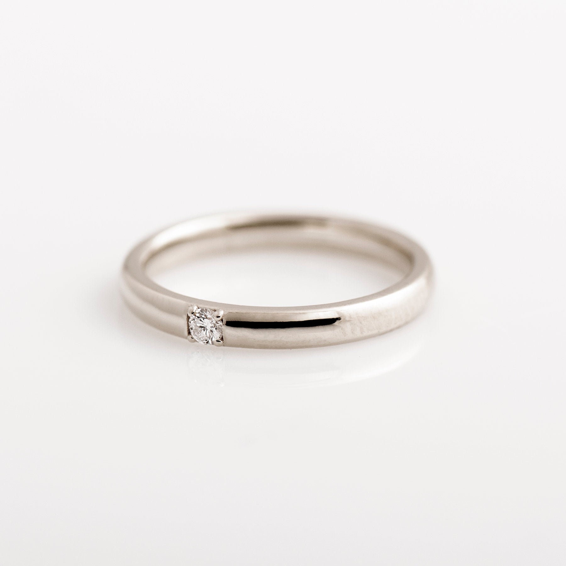 2.5 Mm Single Diamant Ring, 14K/18K Weißgold, Glatter Ehering, Stapelring, Zierlicher Unisex Ring von NirOliva