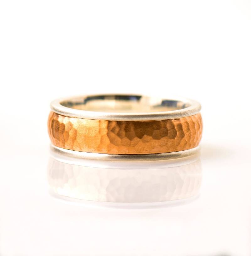 7 Mm Gehämmerter Ehering, 14K/18K Rosé - Und Weißgold, Zweifarbiger Ring, Herrenring, Ehering Texturiert von NirOliva