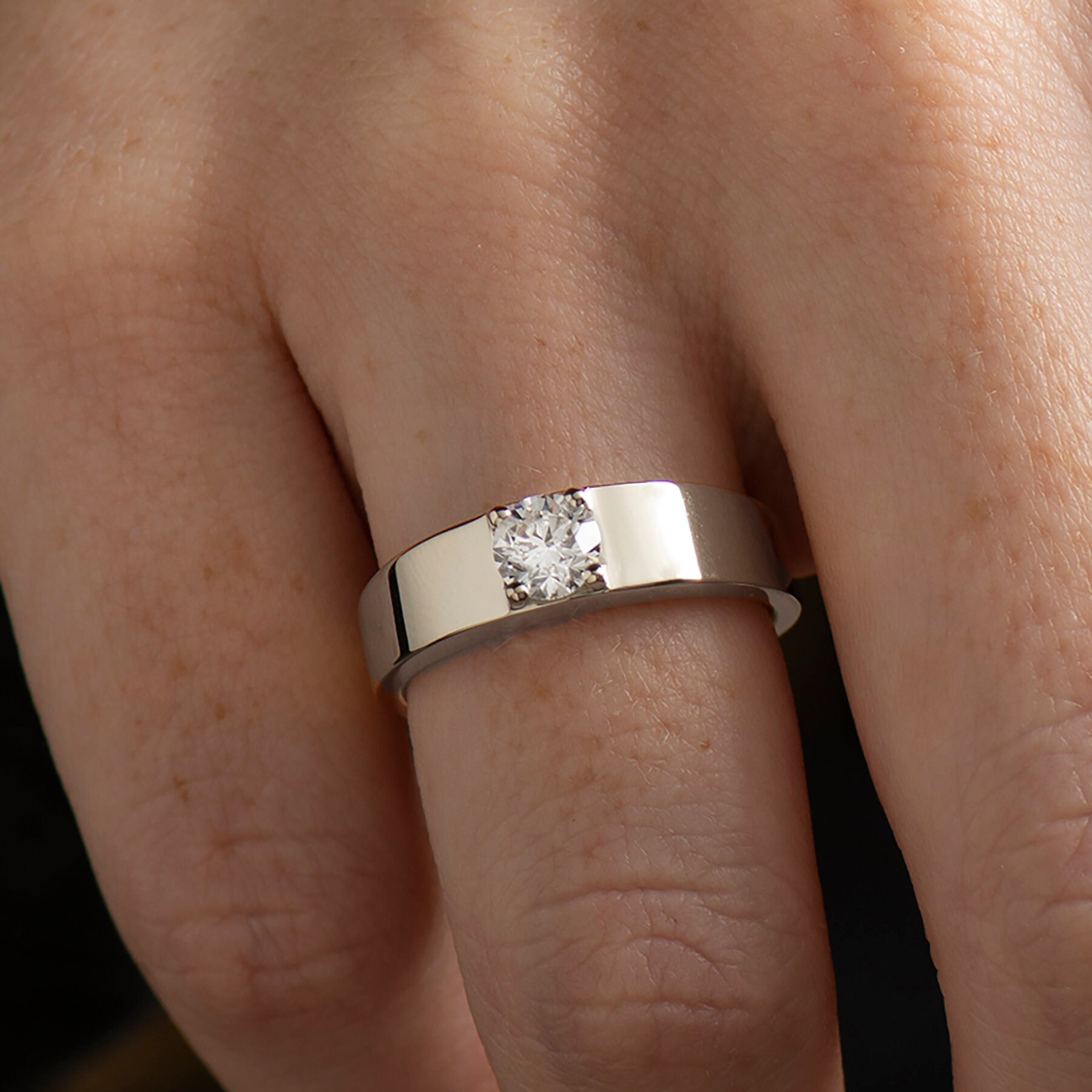 Breiter Solitär Diamant Ring, 14K/18K Gold, Dicker Verlobungsring, Breiter Solitär, Gold Ring von NirOliva