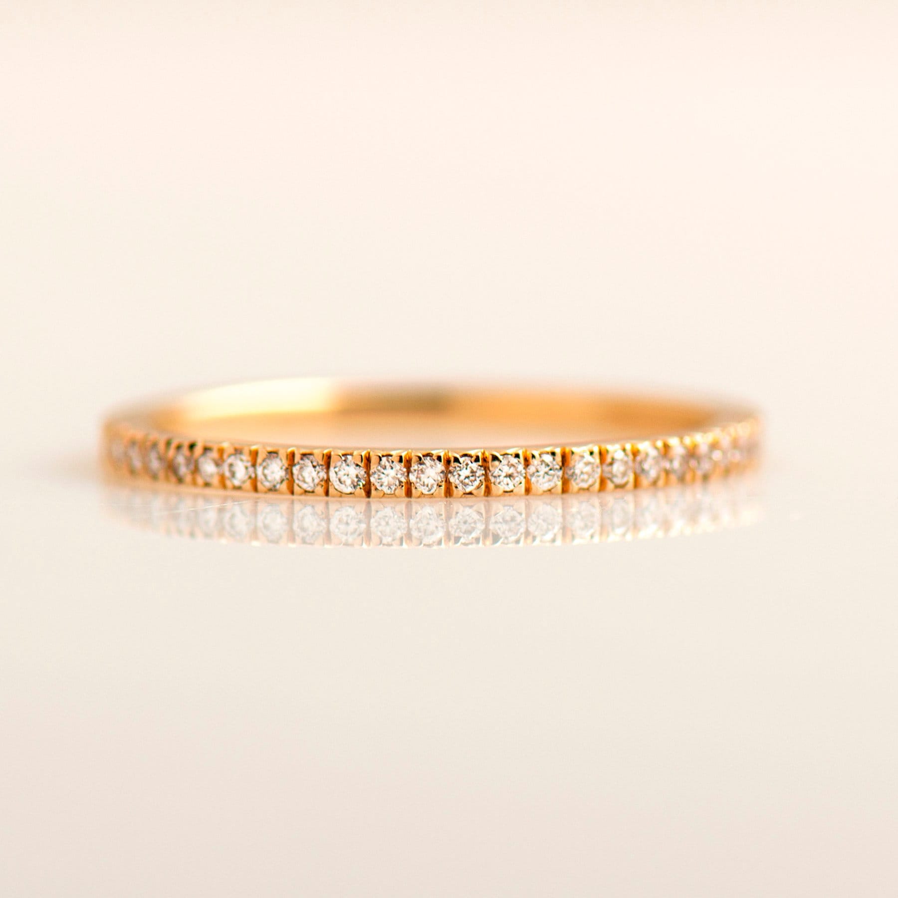 Halb Eternity Ring, 14K Roségold, 18K Gold Diamant Ehering, Pave Stack Diamanten Ring von NirOliva