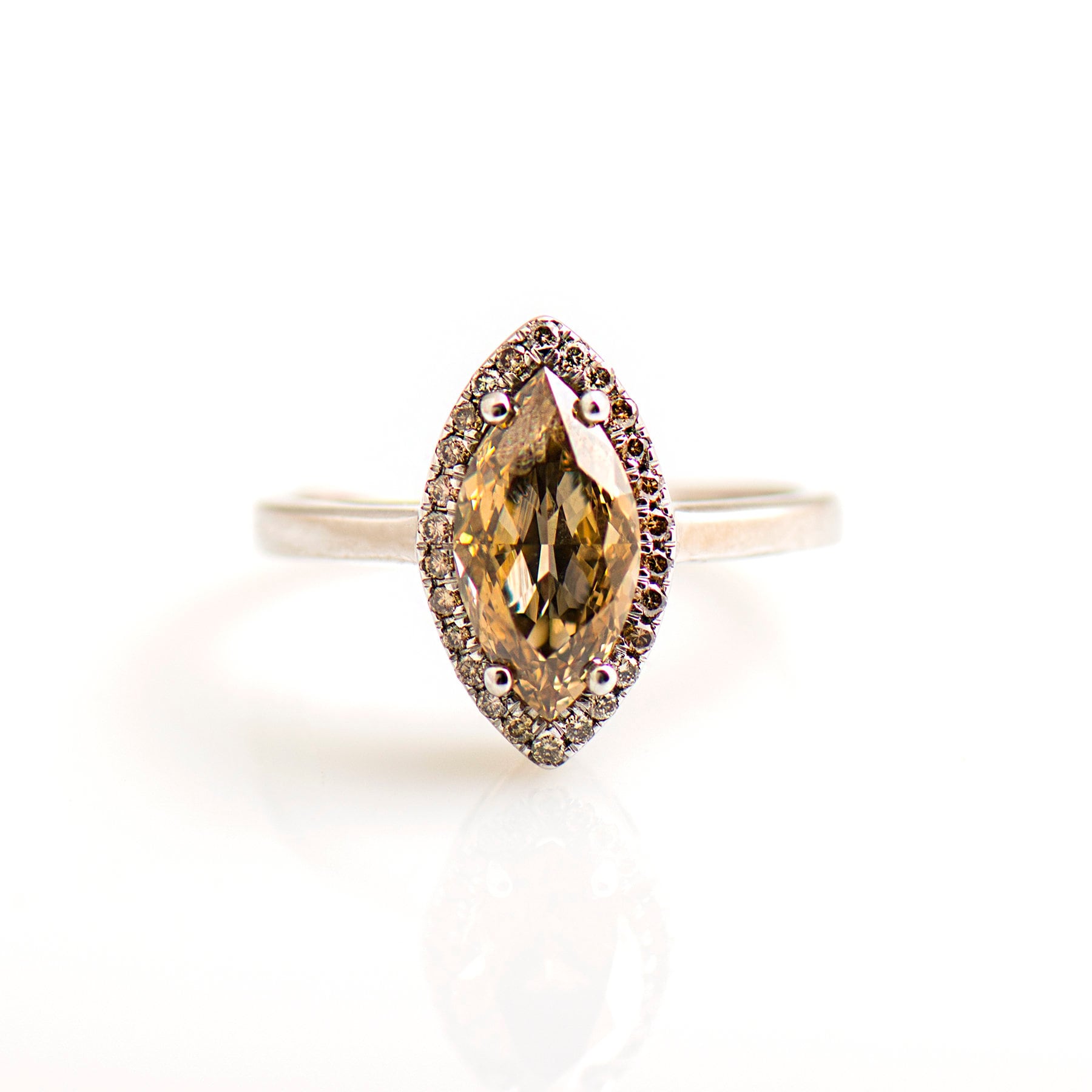 Marquise Halo Ring, 14K Weißgold, Brwon Diamant Brauner Heiligenschein Verlobungsring, Cognac Champagner von NirOliva