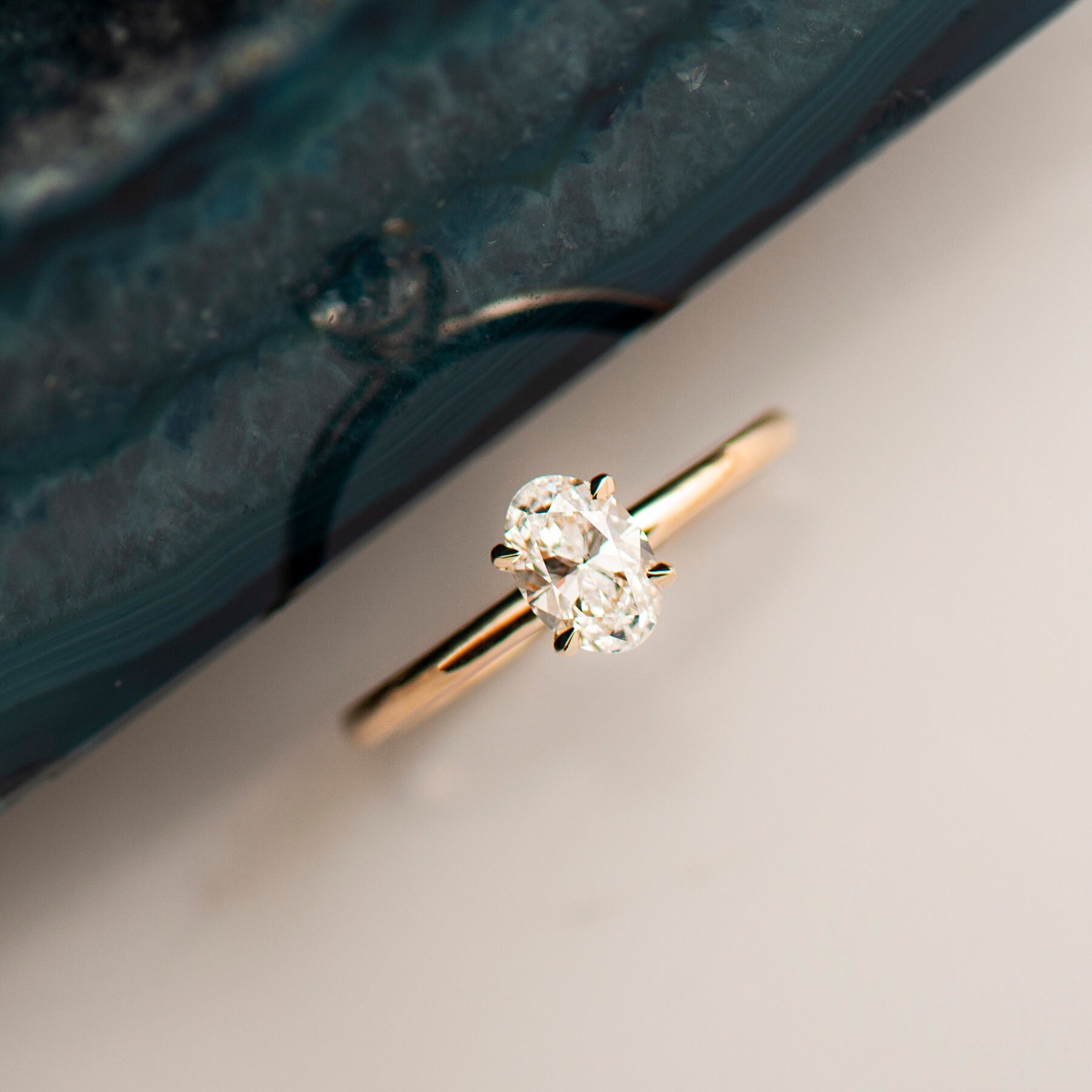 Ovaler Diamant Ring, 14K/18K Roségold, Moderner Gold Verlobungsring, Solitär Jubiläumsring von NirOliva