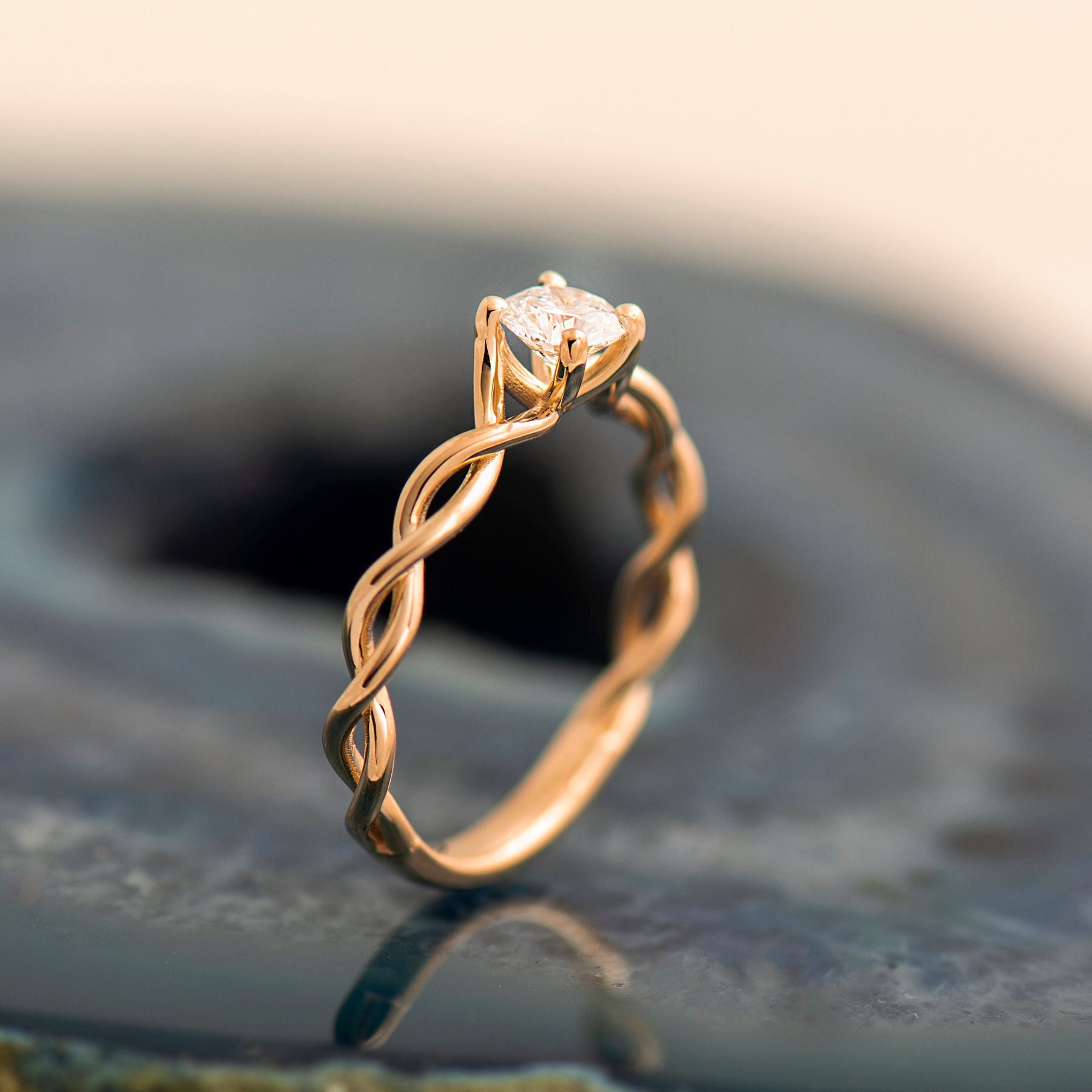 Solitär Geflochtener Verlobungsring, 14K/18K Gold, Einzigartiger Geflochtener Diamant Infinity Geflochten von NirOliva