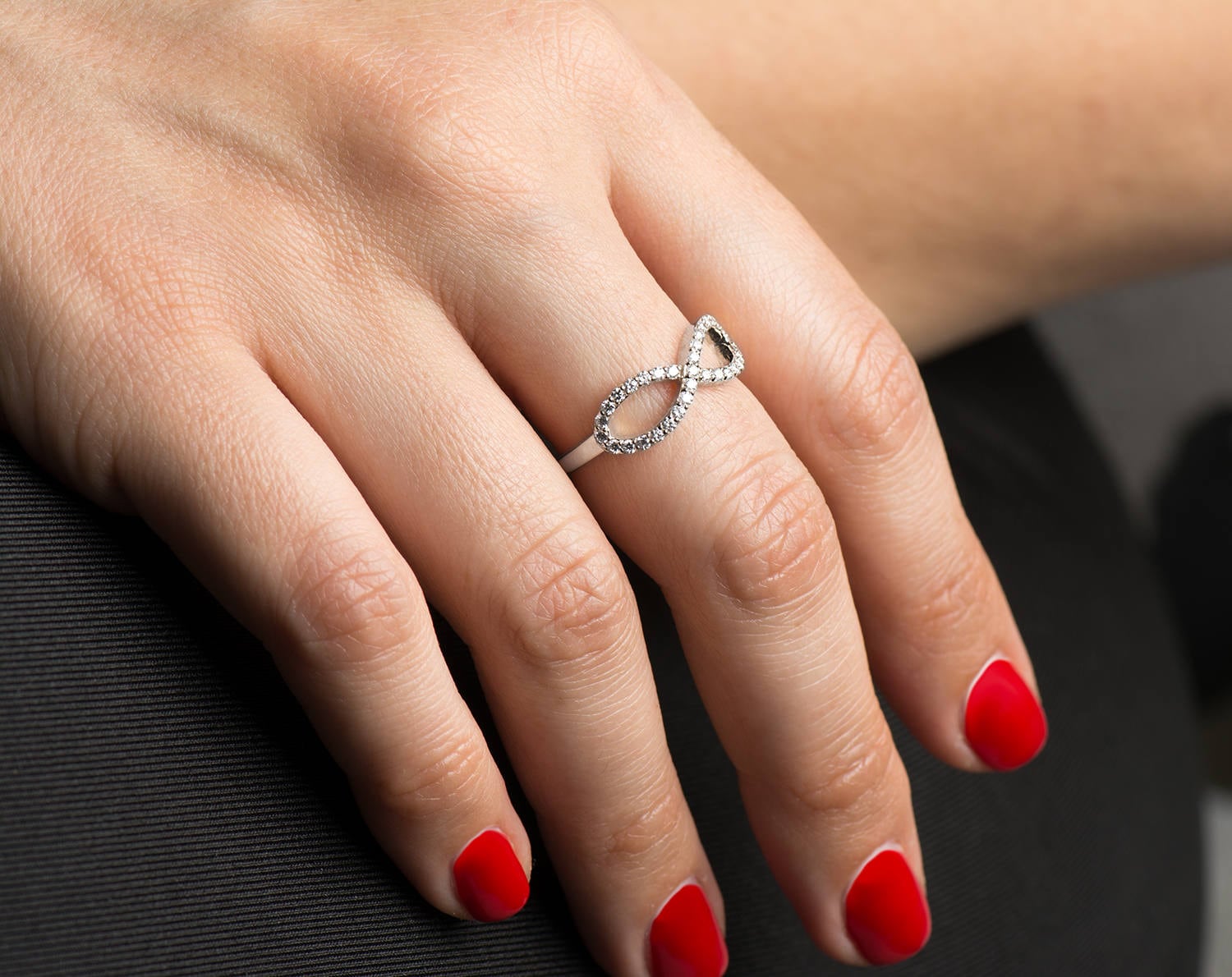 Unendlich Diamanten Ring, 14K/18K Weißgold, Jahrestag Ehering, Stapelring, Infinity Knoten Verlobungsring Band von NirOliva