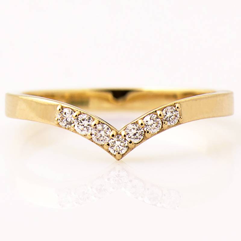 V Ring, Chevron Ehering, 14K ~ 18K Gelbgold Diamant 7 Diamanten Stapel Ehering V-Form von NirOliva