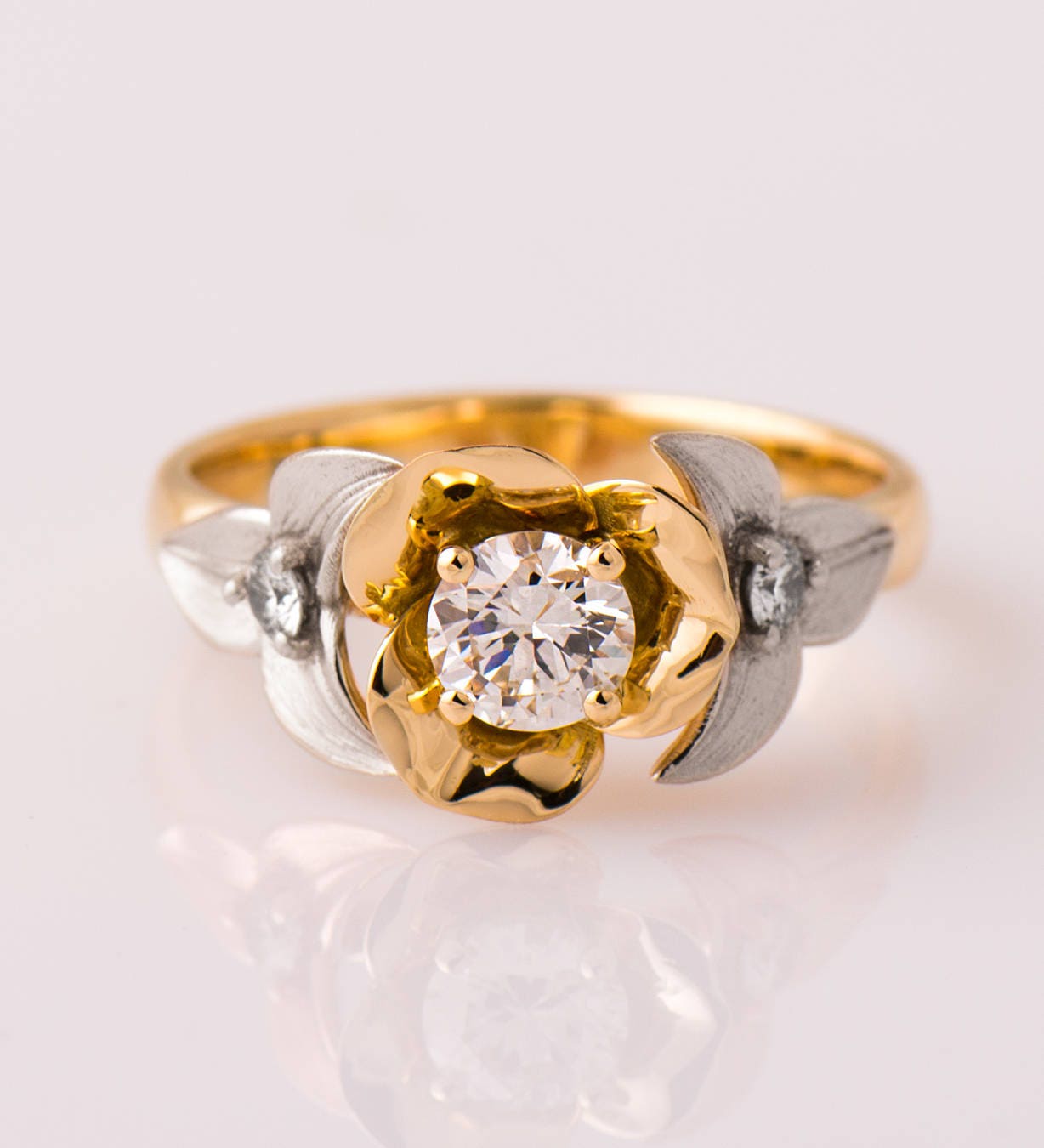 Zwei-Ton, Blume Blätter Verlobungsring, 14K/18K Gelb & Weißgold, Einzigartige Diamant-Blumenring Blatt von NirOliva