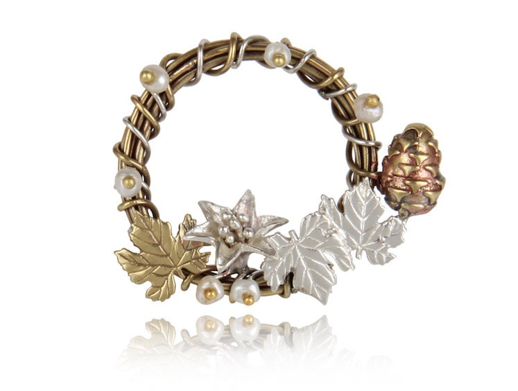 Fest Kranz Brosche von Nirwaana