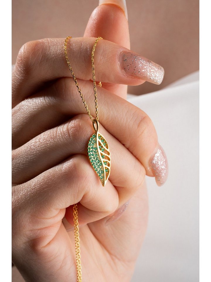 Nisan Ohrring-Set, Blattanhänger Halskette – Silber, goldplattiert, mit grünen Zirkonia von Nisan