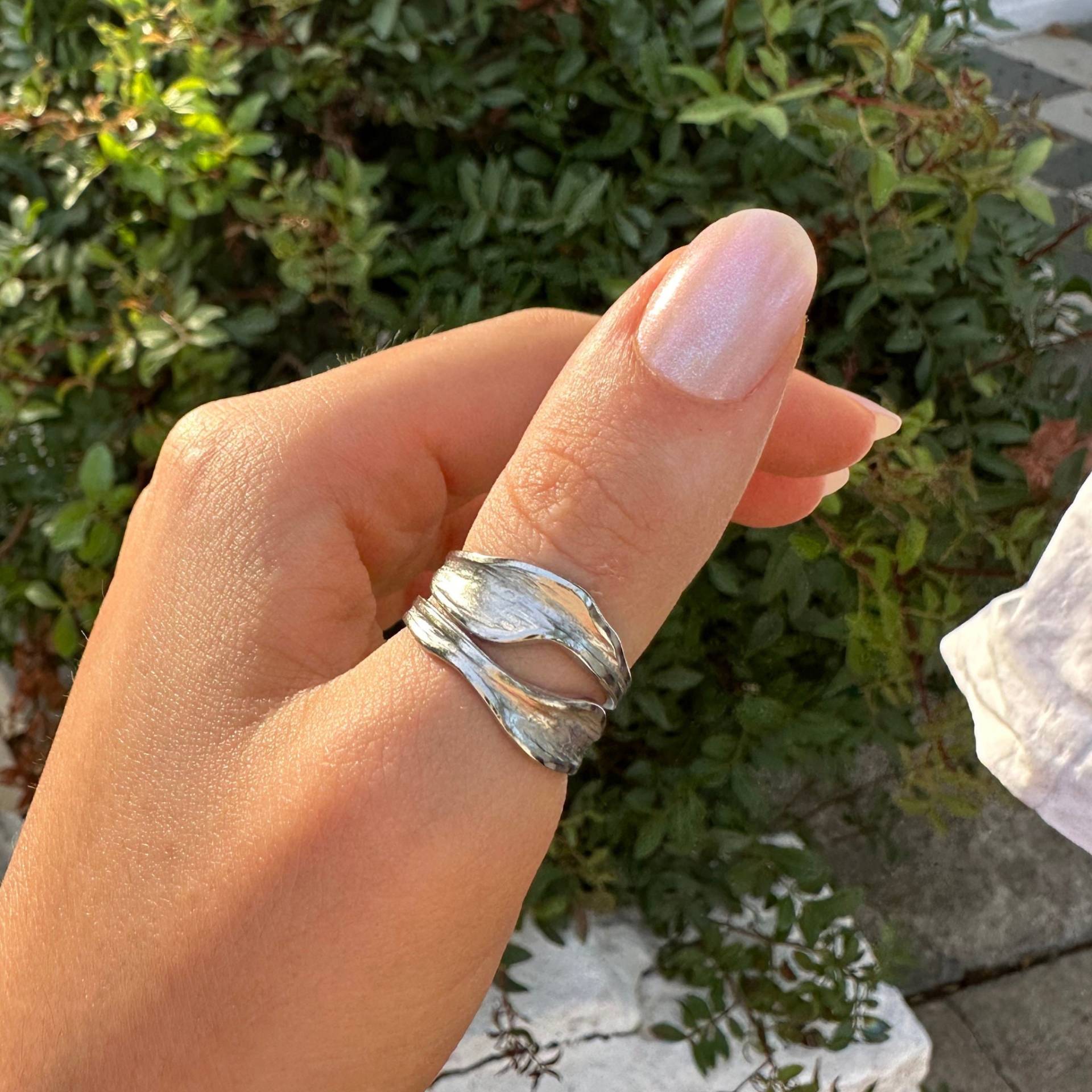 Wasserdichter Strukturierter "Muse'-Manschettenring - Anlauffrei Klobiger Silberring Statement-Ring Stapelring Massiver Wasserdichter Strukturierter "Muse'-Manschettenring - Anlauffrei Klobiger Silberring Statement-Ring Stapelring Massiver von NisiJewelleryCo