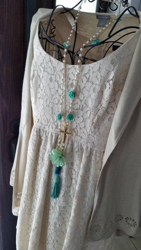 Aqua Rose Perlen Quaste Rosenkranz Kette Shabby Chic Halskette Assemblage von NittanyMountain