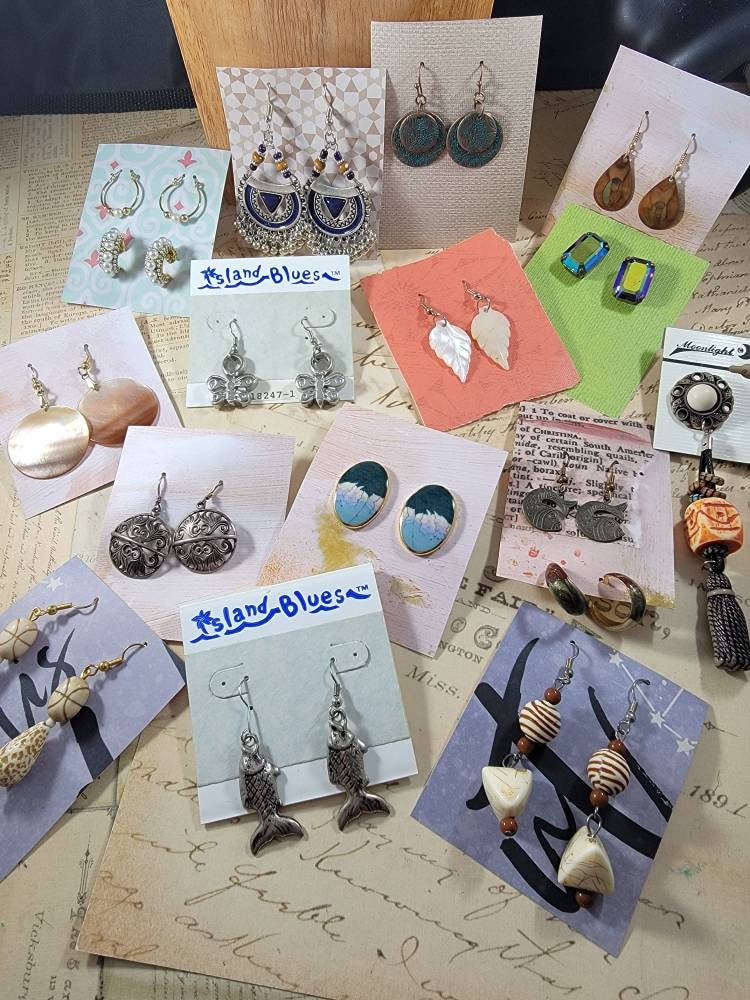 Boho Ohrringe Lot #e12; Strand Ohrring Lot; 17 Paar Vintage von NittanyMountain