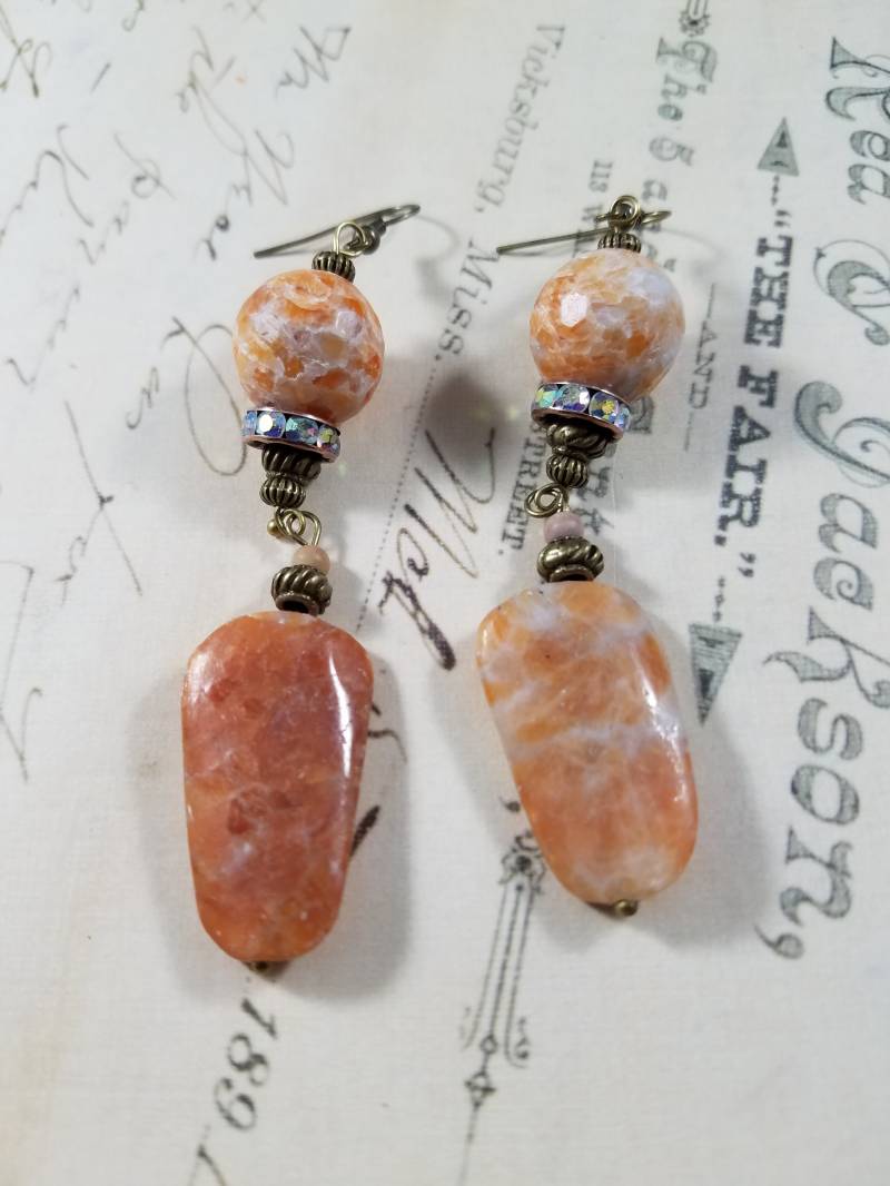 Gebrannte Orange Stein Tropfen Ohrringe; Dreieckige Perlen Rustikale Perlentropfen Rost Halbedelstein Ohrringe von NittanyMountain
