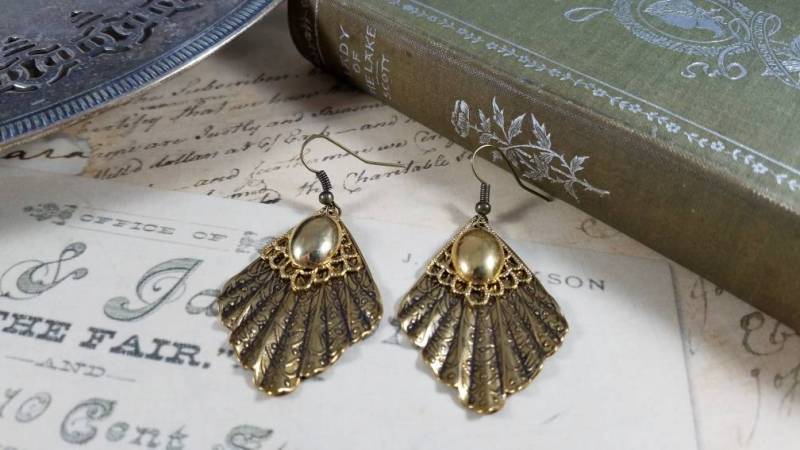 Goldene Fächer Ohrringe Goldene Fächer Ohrringe von NittanyMountain