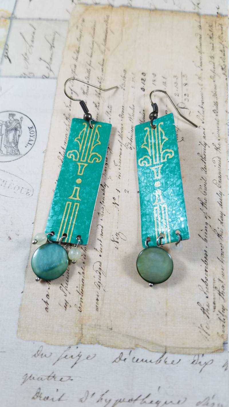 Grüne Art Deco Blech Ohrringe von NittanyMountain