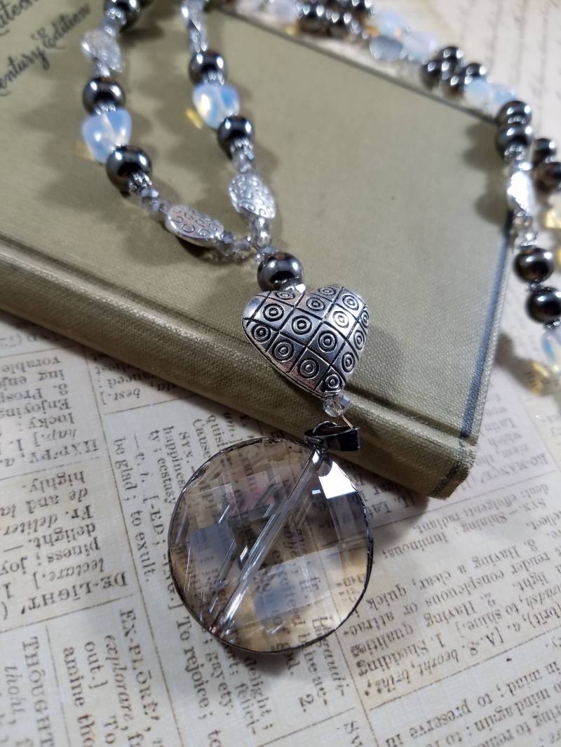 Kristall Anhänger Herz Halskette; Valentinstag Geschenk; Liebhaber Zinn Und Perlen Edelstein Mondstein Herzperlen Kristall Anhänger Herz Halskette; Valentinstag Geschenk; Liebhaber Zinn Und Perlen Edelstein Mondstein Herzperlen von NittanyMountain