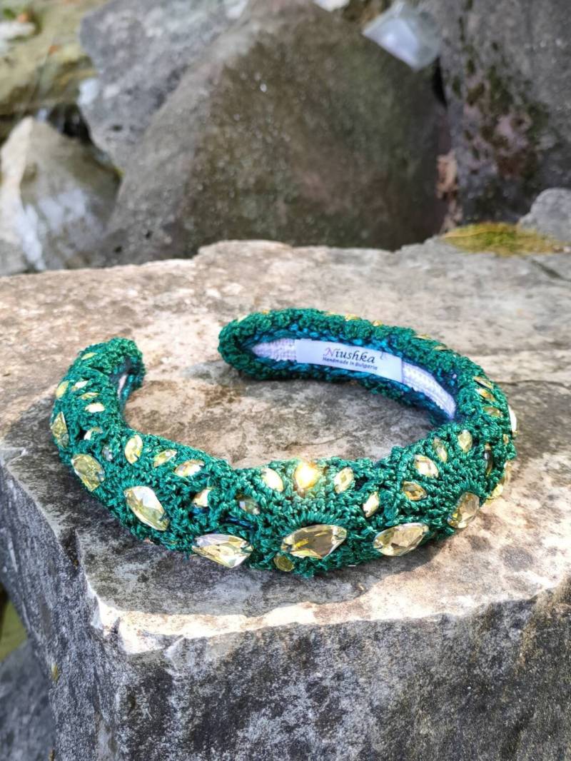 Designer Handgemachtes Gepolstertes Stirnband, Smaragdgrünes Headpiece von NiushkaByNia