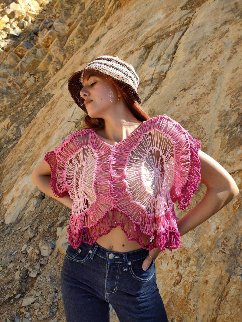 Gehäkeltes Crop-Top Mit Rüschendetail von NiushkaByNia