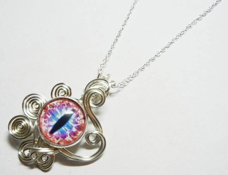 Glas Drachenauge Anhänger - Wire Wrap Rosa Lila Augapfel Mit Sterling Silber Halskette Option Glas Drachenauge Anhänger - Wire Wrap Rosa Lila Augapfel Mit Sterling Silber Halskette Option von Nixcreations