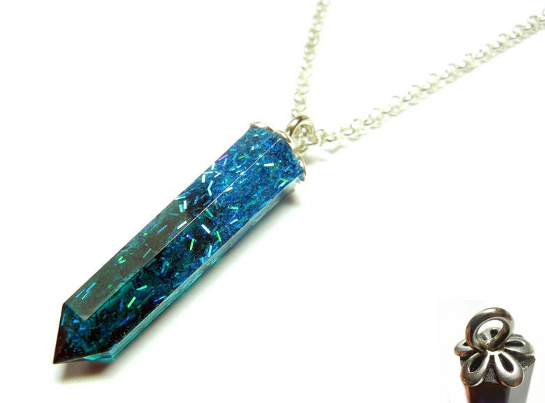 Harz Kristall Anhänger - Transparent Blau Mit Regenbogen Holographisch 22 Zoll Sterling Silber Halskette Harz Kristall Anhänger - Transparent Blau Mit Regenbogen Holographisch 22 Zoll Sterling Silber Halskette von Nixcreations