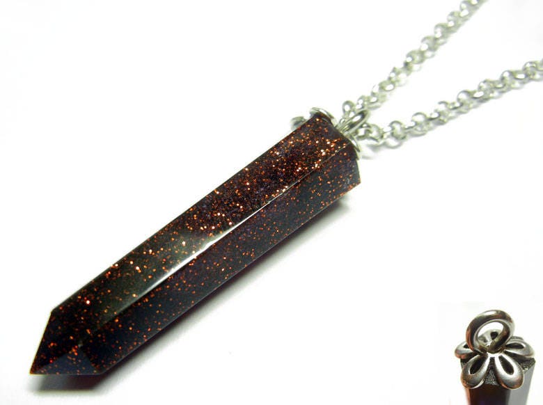 Harz Kristall Anhänger - Verkupfertes Dunkellila 22 Zoll Sterling Silber Halskette Harz Kristall Anhänger - Verkupfertes Dunkellila 22 Zoll Sterling Silber Halskette von Nixcreations