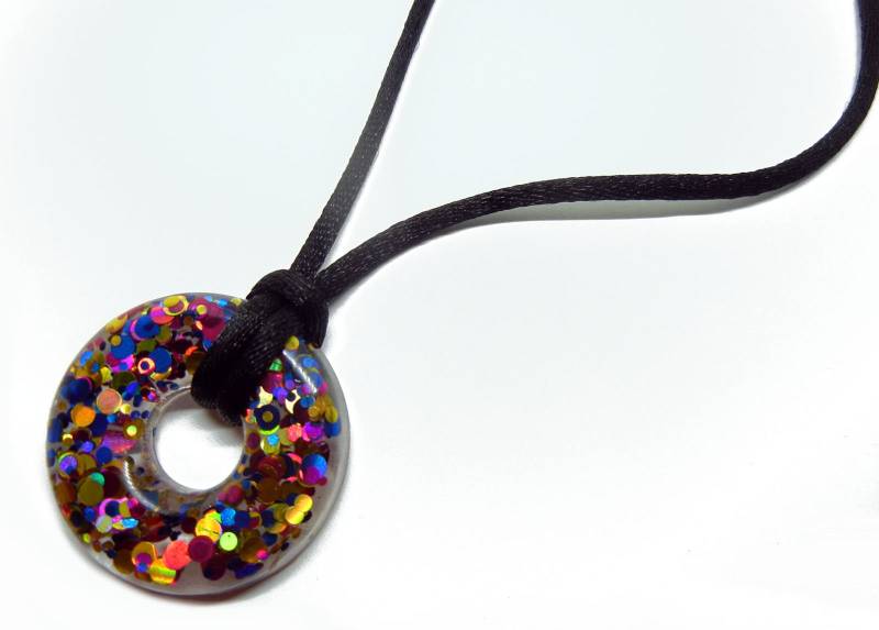 Resin Donut Halskette - Blau Gold Lila Sparkle Harz Anhänger Resin Donut Halskette - Blau Gold Lila Sparkle Harz Anhänger von Nixcreations