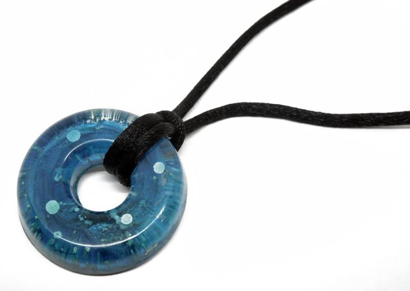 Resin Donut Halskette - Dunkelblauer Alkohol Tinte Anhänger Resin Donut Halskette - Dunkelblauer Alkohol Tinte Anhänger von Nixcreations