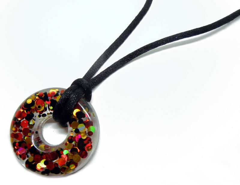 Resin Donut Halskette - Schwarz Rot Gold Sparkle Anhänger von Nixcreations