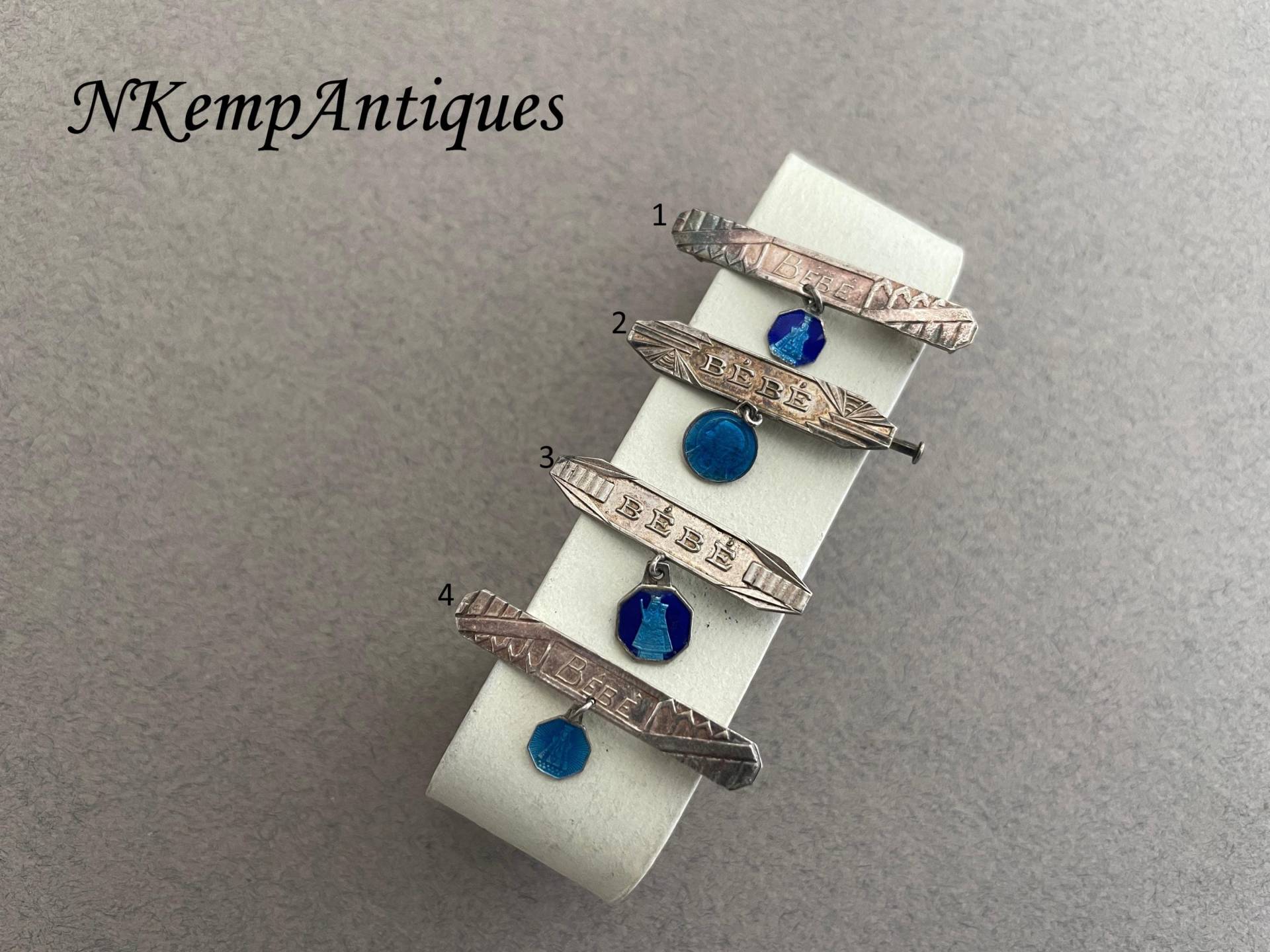 Alte Religiöse Schätzchen Brosche Bebe von Nkempantiques