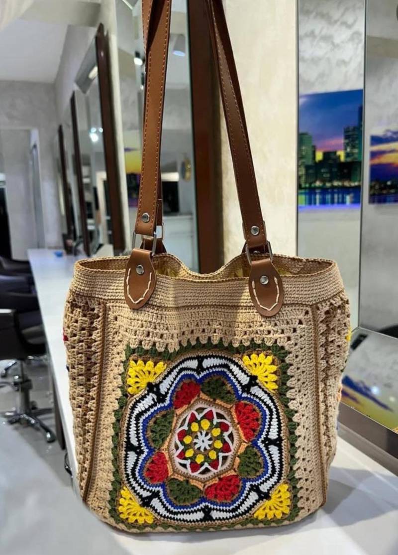 Handgemachte Gehäkelte Schultertasche - Bunte Boho Oma Quadrat Tote Mit Innenfutter Und Kunstlederriemen von NmnBagWorld