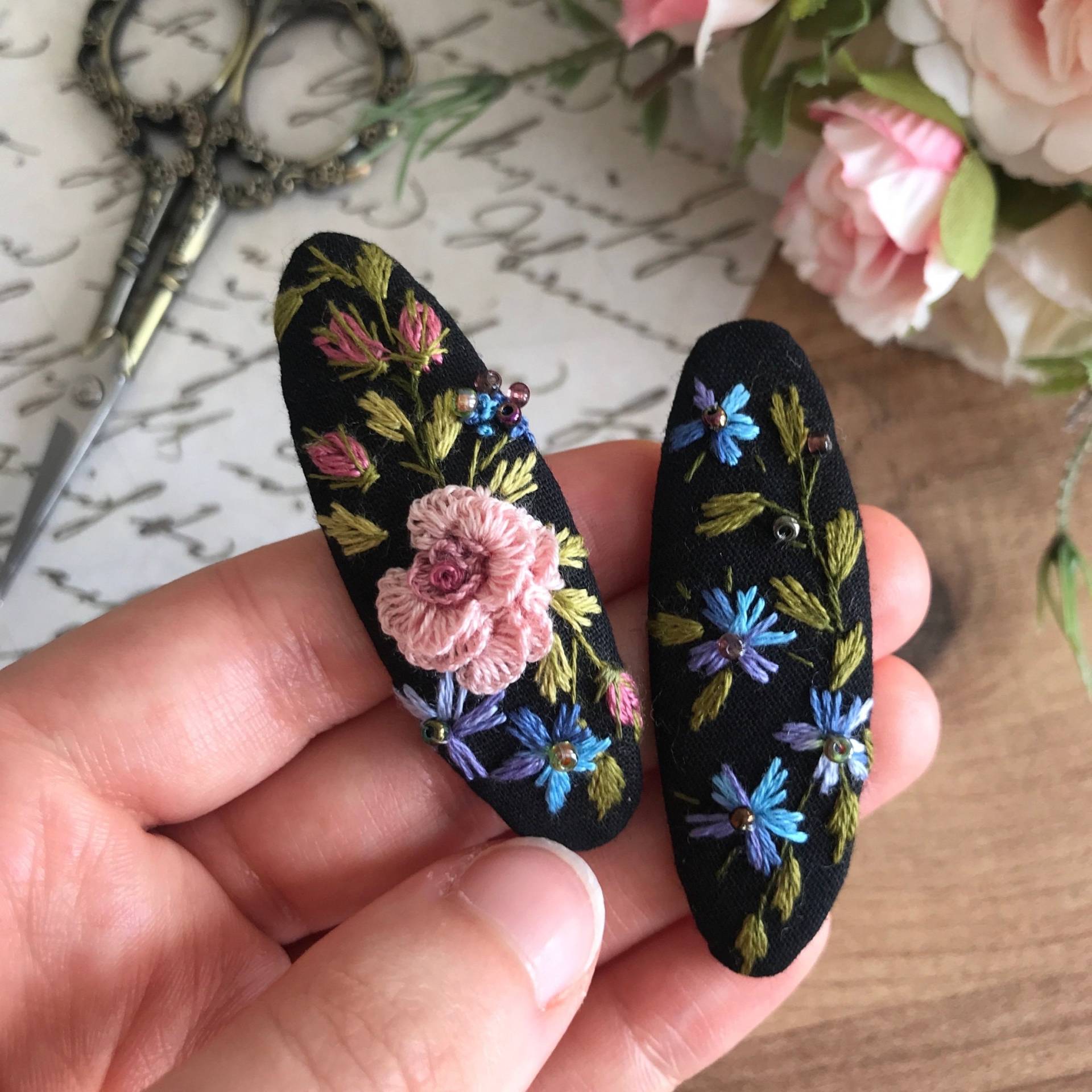 Handgefertigte Bestickte Haarnadeln - Haarspangen -Floral Vintage Haarpins von NnazliseylerDesign